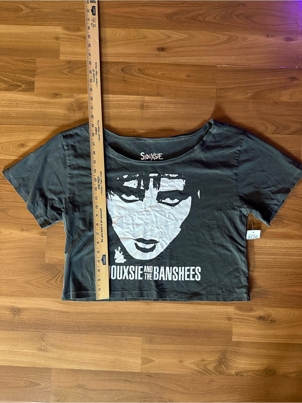 Hot Topic Black Siouxsie and the Banshees Off the Shoulder Graphic Tee - Picture 3 of 10